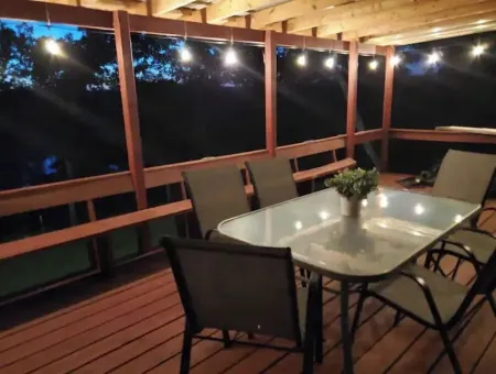 Completely renovated lakehouse with all the extras Отели в г. Юг Линдси Тауншип