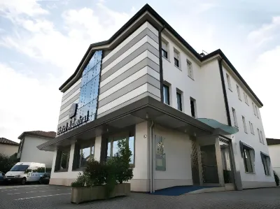 IH Hotels Padova Admiral Hotels near Parrocchia di San Leopoldo Mandic