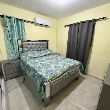 Charming 2-Bedroom House with WiFi, AC, Gated Driveway "Private" Отели в г. Нагуа