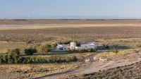 La Elvira Natural Lodge Nature & Wildlife Experience in Península Valdés - Parkplatz