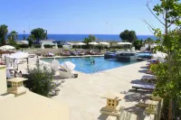 E-Hotel Larnaca Resort & Spa - Pools