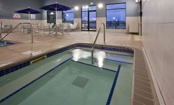 Holiday Inn Express & Suites Minneapolis – West End