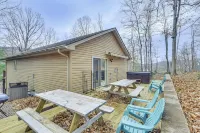 Family Getaway < 2 Mi to Massanutten Ski Lodge! - parking