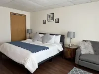 Escape to Serenity: Charming home King+Queen near Ponca Park