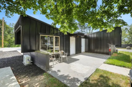 Overlook Hotel Отели в г. Джермантаун