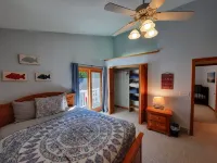 Hot tub with Spacious 5-bedroom house in Wautoma on Silver Lake