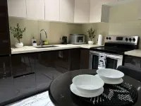 Stylish 1-Bed Condo with Views in Harloe - Apartments