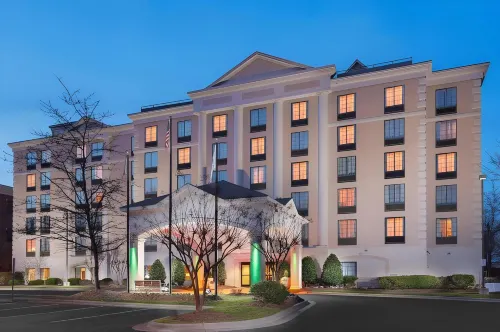 Holiday Inn & Suites Raleigh-Cary (I-40 @Walnut St) Отели в г. Кэри