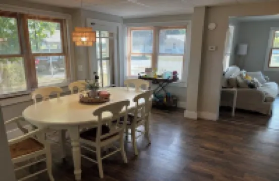 Sullivan Summer House - walk to downtown + beach