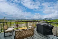 Golf Retreat • Hot Tub, EV Charger & DreamCloud Comfort • New Single-Level Home