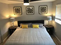 Luxury Brand New Remodeled 3 Bedroom Duplex! Hotels near Everett Firefighters Hall