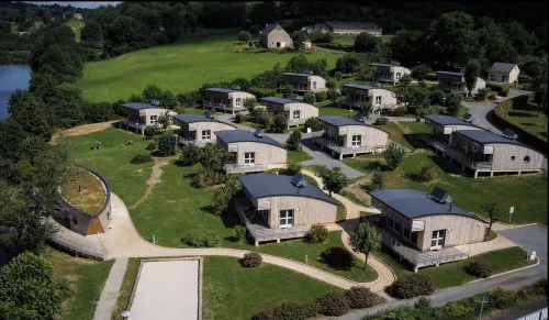 HOLIDAY VILLAGE OF LAKE MENET / FACING THE LAKE OF 14 HECTARES