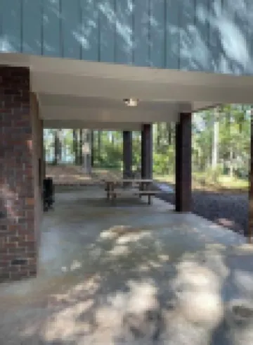 Peaceful 3 bedroom lakehouse w/private wooded lot.