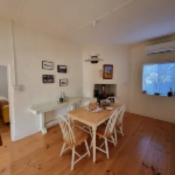 Quaint stone cottage nestled in the hills between Meadows Goolwa and Strathalbyn