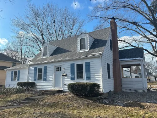 3-bedroom house in charming La Porte three minute walk to beautiful Stone Lake Hotels in La Porte