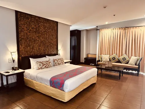 L'Fisher Chalet Hotels in Баколод