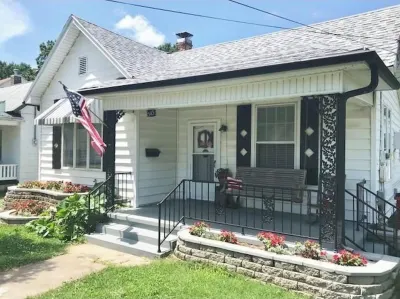 Bright & Beautiful Turn-of-the-Century Modern Home Hotels near Pythian Castle