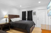 UNIT 2 VILLA BETTINA , 200 steps to beautiful beach , downtown, restaurants