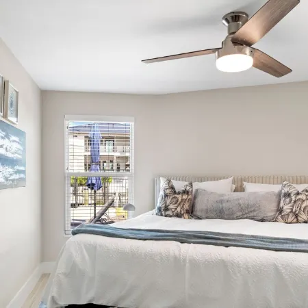 Beach Bungalow: Pet Friendly, Best Canal, Dock, Beach, Pool. Renovated in 2025