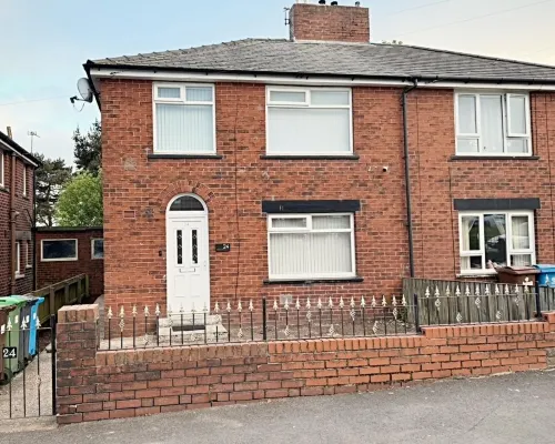 The Serene Stays Sleeps 6 with Garden Hotels in Oldham