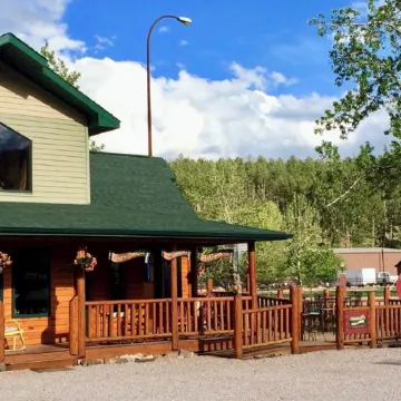 Mountain Peaks Inn, BEAR MOUNTAIN SUITE, Downtown Hill City