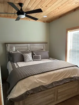 Charming Cabin located within miles of Dale Hollow Lake State Park-Cabin#1