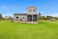 Seashell by the Seashore: Cozy 1BR Cottage Steps from Private Sandy Beach