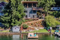 Modern Summit Lake Escape - Spacious Deck w/ View! - Balkoner