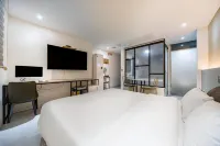 Two Nights Business Hotel Hotel di 