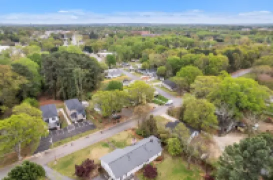 Family & Pets Welcome: 2BR in DT Greer w/ Fire Pit