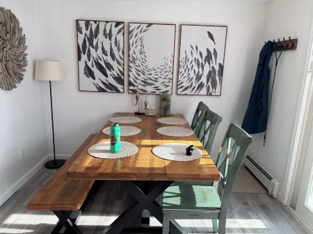 Charming 3 bedroom condo just steps from the ocean at Hampton Beach "The Wall"