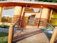 Cottage, inserted in condominium with heated swimming pool