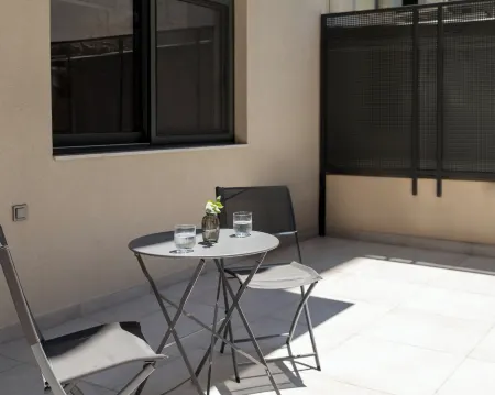 Nuvia UrbanStay Piraeus Apartments Отели рядом со станцией Piraeus Railway Station