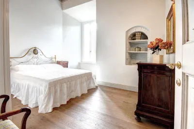 Palazzo Bichi Ruspoli-Historical Res, near Campo Square and close to everything Hotell i Civetta