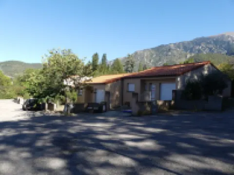 Amandier du Canigou A new, single-storey, detached house facing the Canigou mountains 韋爾內萊班酒店