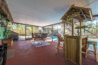 Pool Home Hideaway - 3 Bedrooms in Port St John - Watch Launches from the Pool!