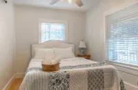 Relaxing 3/2 House Family Friendly & Pet Friendly with huge picnic pavilion