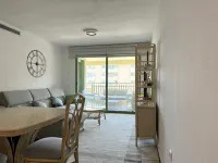 Charming 2-bedroom beach apartment in Patacona with AC, WiFi Hotels in Alboraya