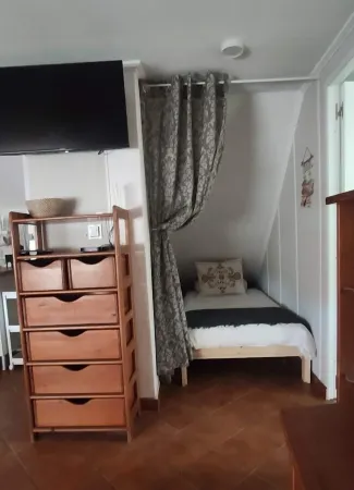 First Floor Attic Apartment Отели в г. Пареде