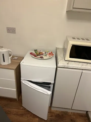 Beautiful one room suite close to coventry city centre with free parking