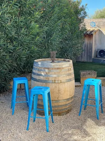 Villa les Lauriers Roses heated pool 10 min Avignon Отели в г. Тавель