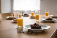 Appartement Avec 3 Suites Parentales et Borne D'arcade! Hotels near Colbert