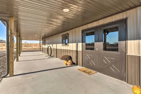 Kansas Hunting Lodge Pets and Large Groups Welcome!