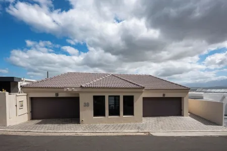 Ocean Views - Gorgeous ocean view apartment