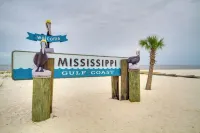 Walk to Beach: Gulfport Retreat w/ Patio - شاطئ