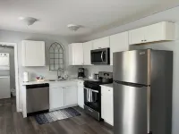 Charming 3-bedroom WALKING distance to BEACH bottom unit of duplex in Edinboro