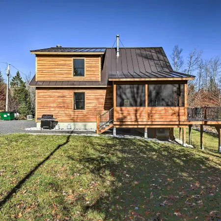 Cozy & Peaceful Waterfront Cabin on Porter Lake!