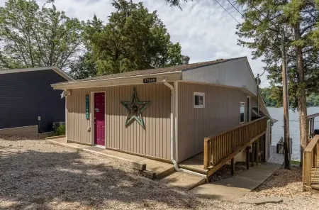Lake it Easy Waterfront Sunset Views, Firepit, Dock, King Bed