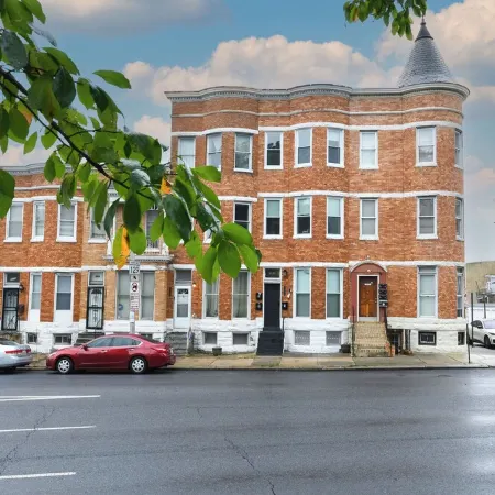 Parkside Gem: Luxe & Roomy by Historic Druid Hill l WIFI l Entire Unit Отели рядом с достопримечательностью «Зоопарк Балтимора»