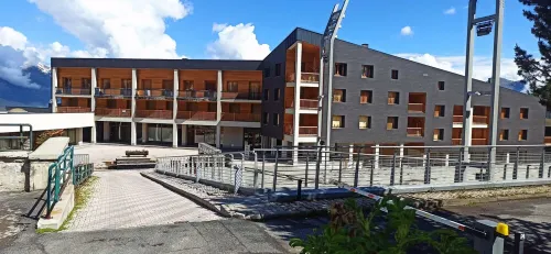 Renovated apartment in the heart of Pila a stone's throw from the ski lifts Hotels in Pila